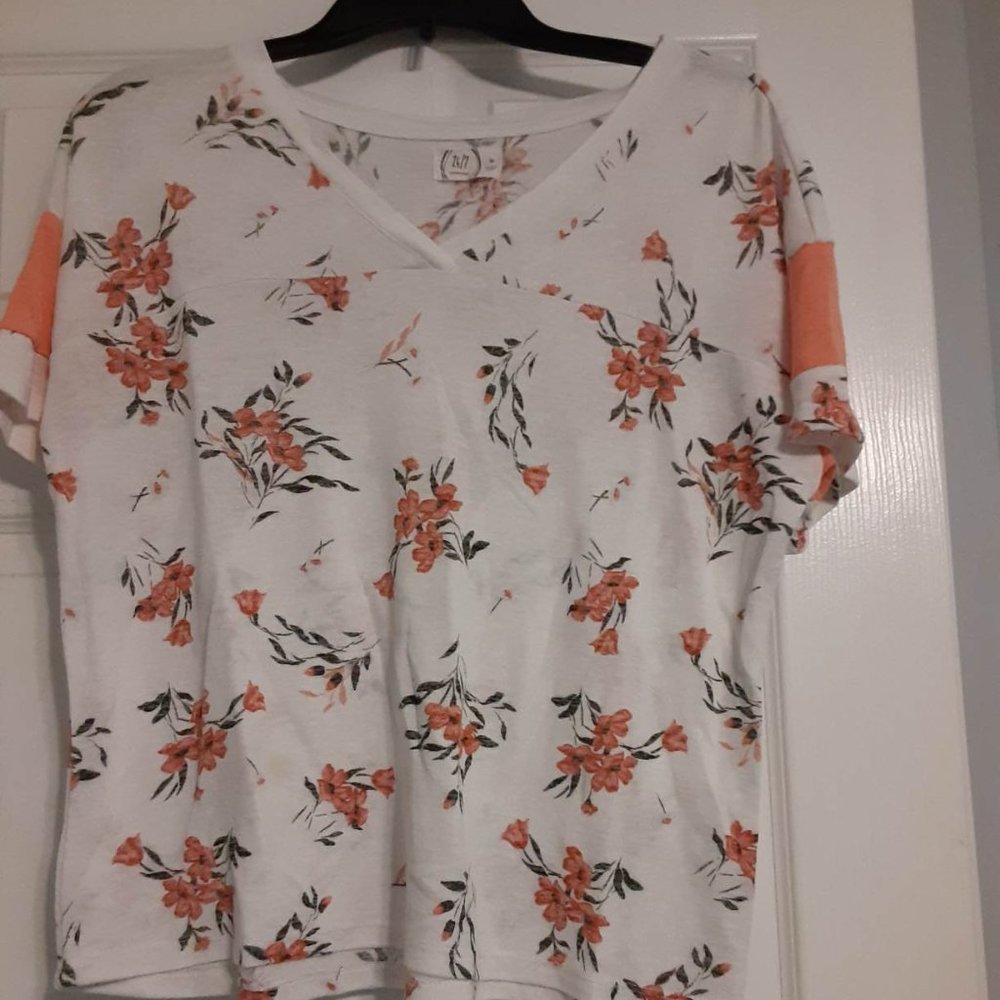 Women's Maurices Coral and White Floral V-Neck 24/7 Blouse